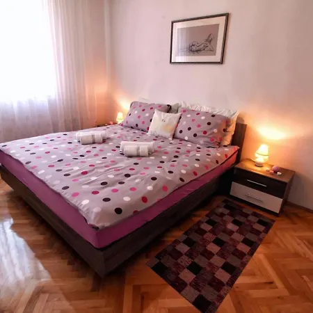 Apartament Karla *